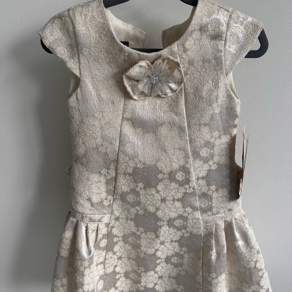 Isobella & Chloe Cream Sheath Dress with Flutter Cap Sleeves